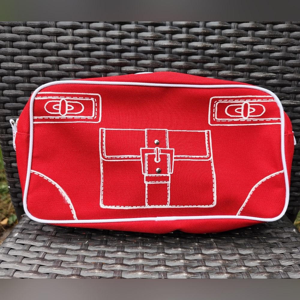 3/$25💙Clinique Luggage Contrast Stitch Design Makeup Cosmetic Bag